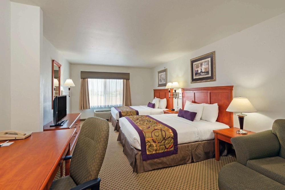 Deluxe Queen Room with Two Queen Beds interior