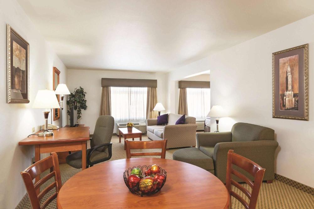 Two-Bedroom Suite - Non-Smoking interior